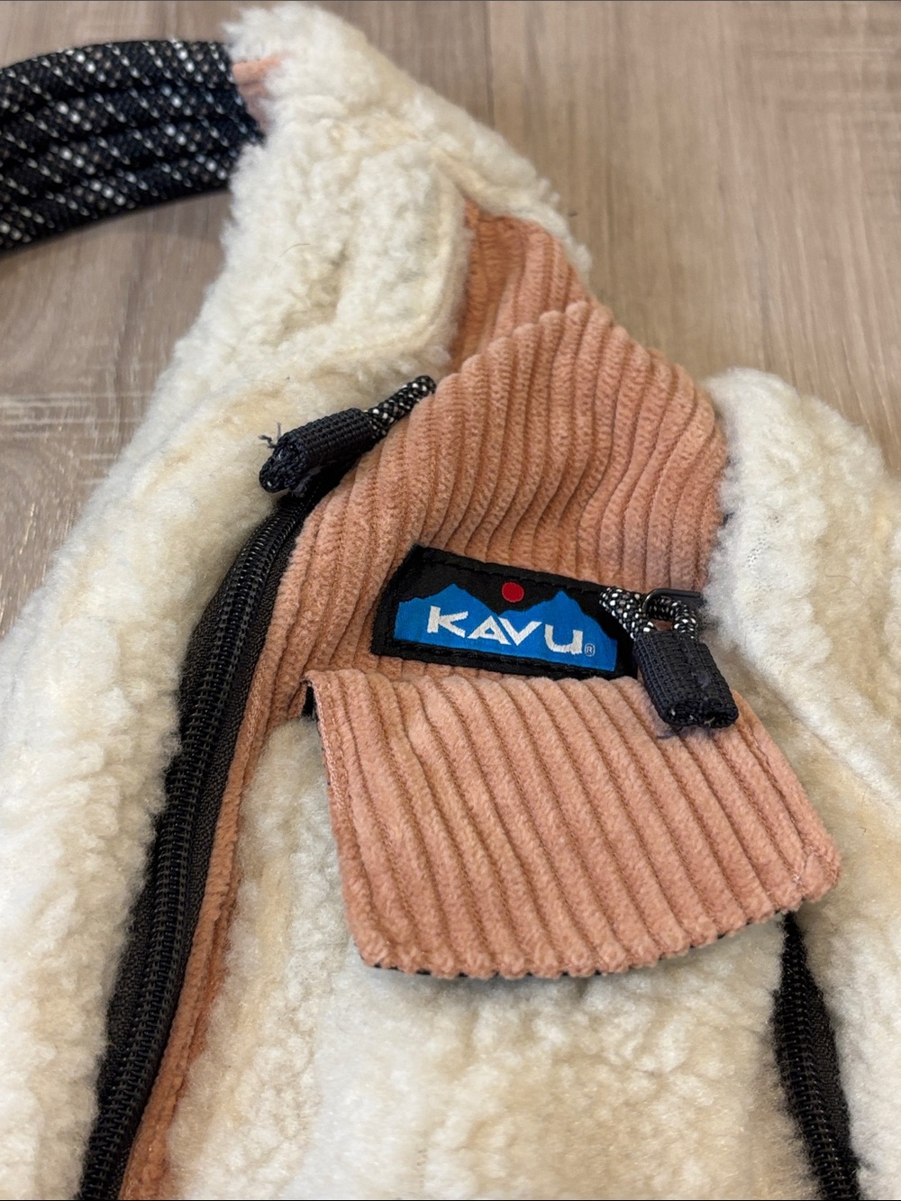 KAVU Rope Snug Sling Bag - Picture 3 of 16